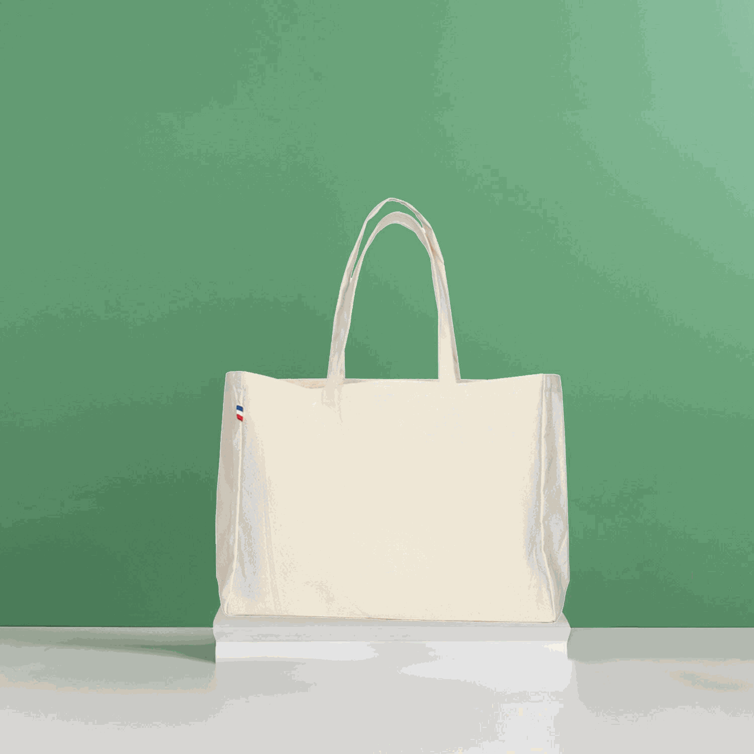 Sac cabas en coton biologique certifié GOTS, format 45x35 cm avec soufflet, anses longues, fabriqué en France, design élégant et écologique

