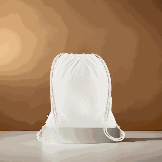 Sac à cordelettes blanc en coton recyclé GRS, fabrication française, 38x42 cm, design simple et écologique.